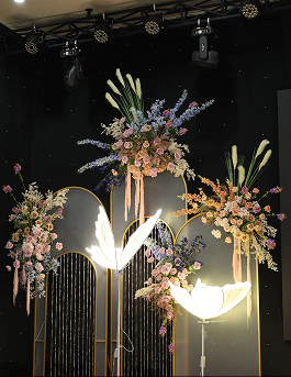 Modern Luxury Wedding  kết hợp Contemporary Floral.
